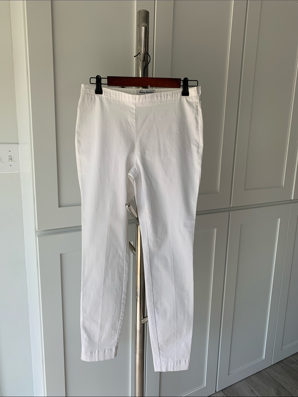 Tommy Bahama White Cotton-Blend Pants, Size 2.